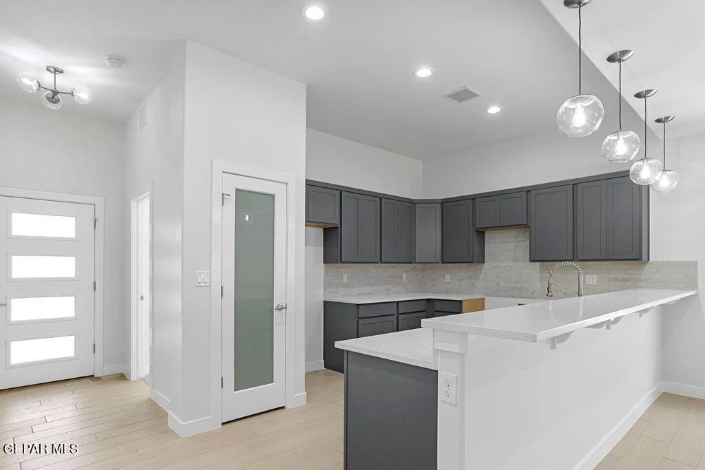 Photo of 425 Deserts Drive