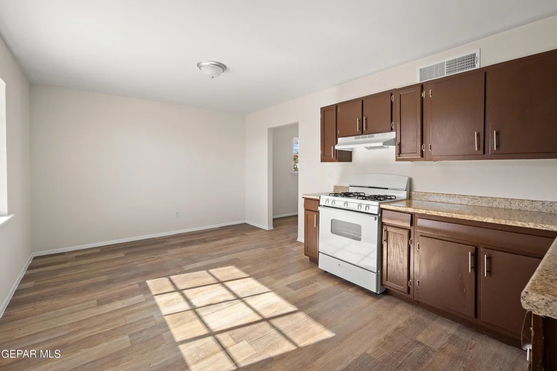 Photo of 5016 DEBEERS Drive
