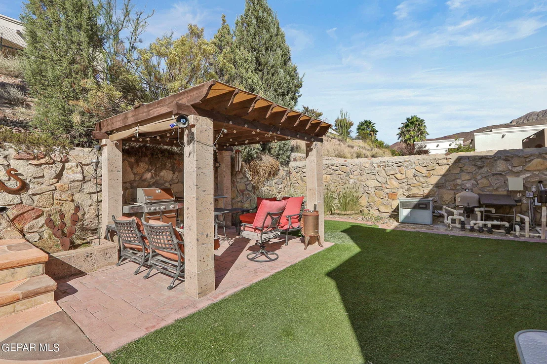 Photo of 6337 Franklin Bluff Dr Drive