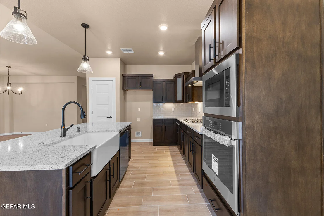 Photo of 929 Nayland Place
