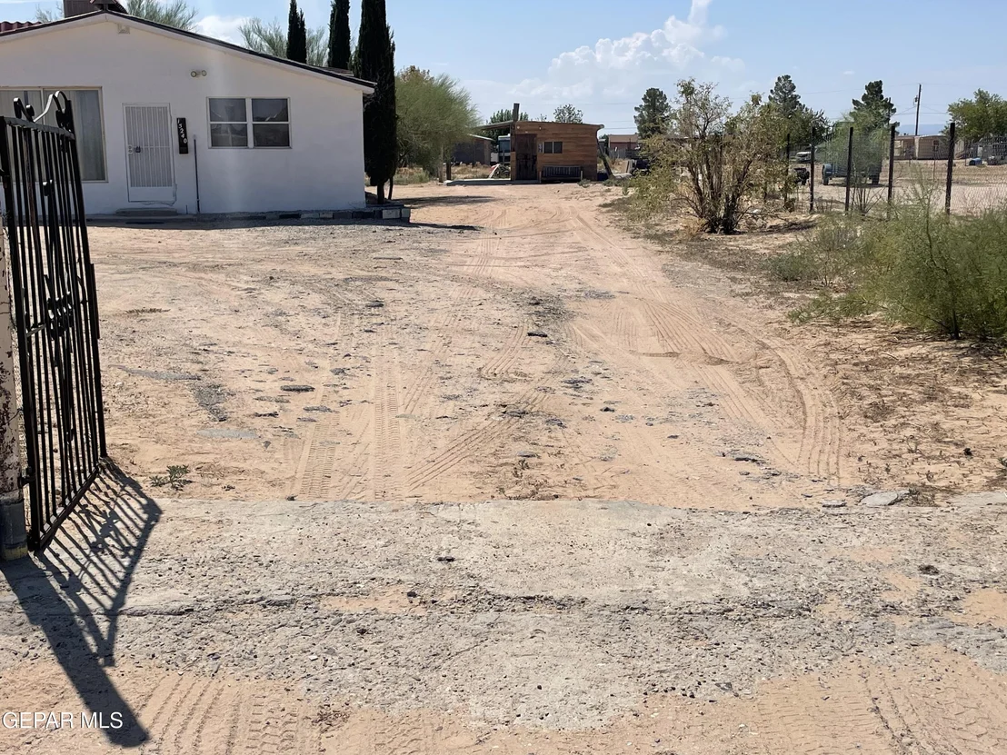 Photo of 15240 PERLITE Drive
