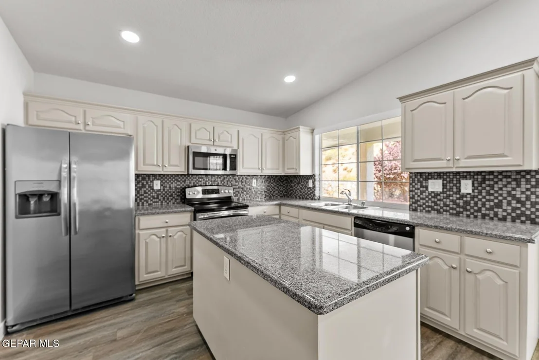 Photo of 6637 WIND RIDGE Drive