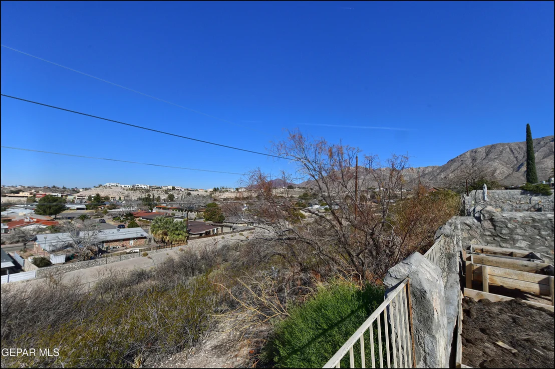 Photo of 411 CROWN POINT Drive
