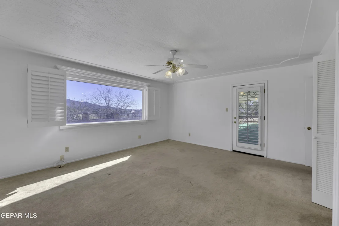 Photo of 612 SOMERSET Drive