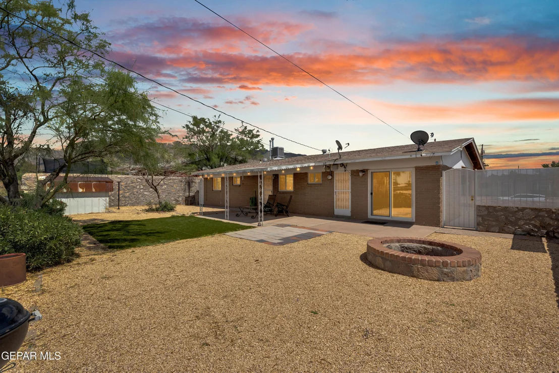 Photo of 321 CRESTMONT Drive
