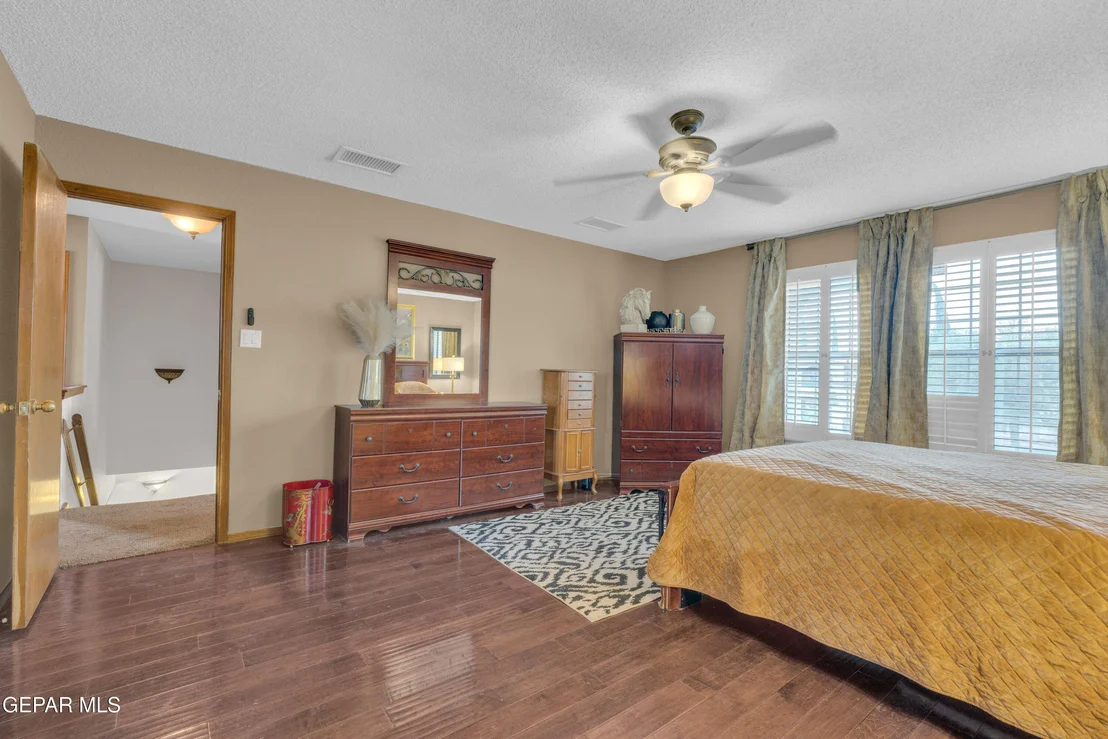 Photo of 2121 GREENLEE Drive