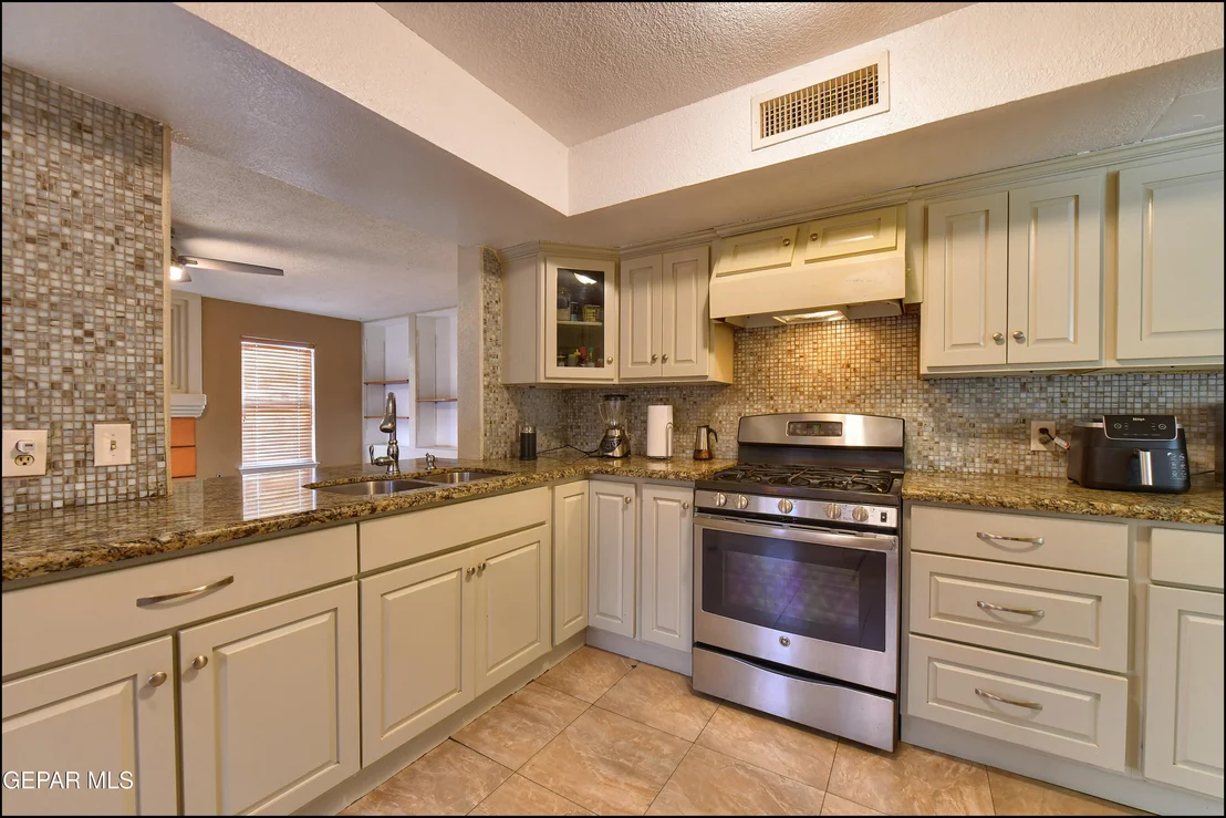 Photo of 7653 DIANJOU Drive