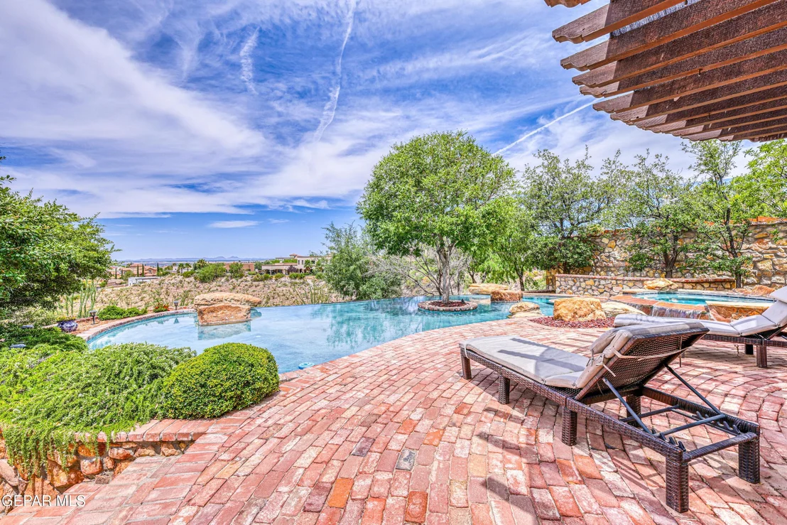 Photo of 6309 VIA SERENA Drive