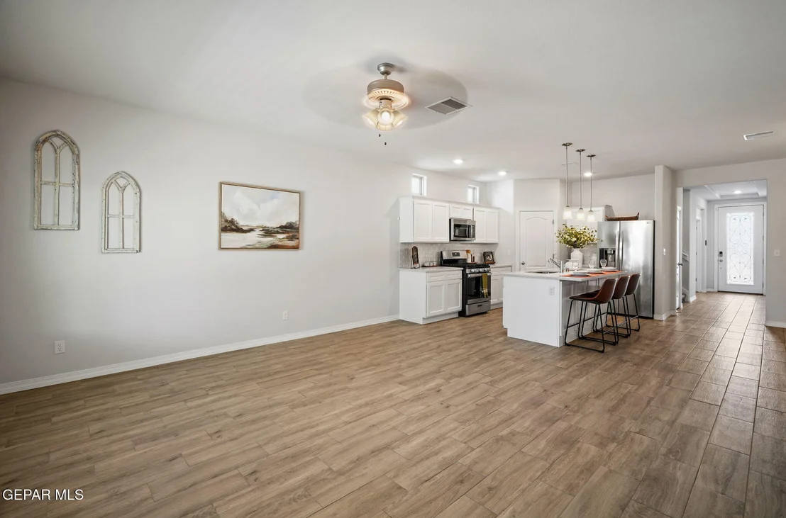 Photo of 913 Airship Place