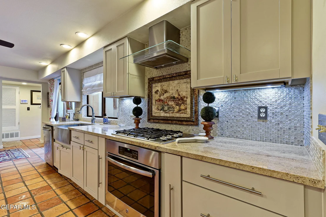 Photo of 821 Lakeway Drive