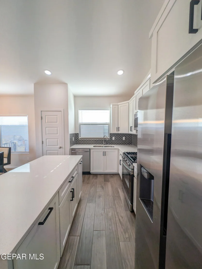 Photo of 980 Barbara Avenue