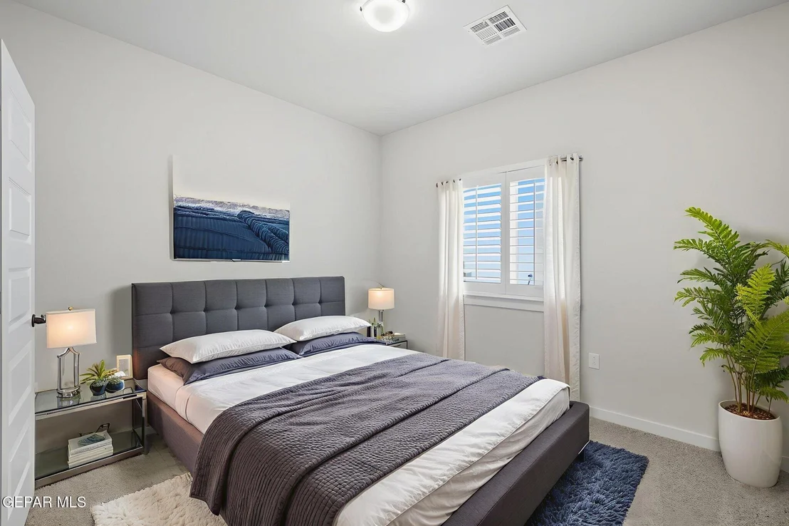 Photo of 925 Nayland Place