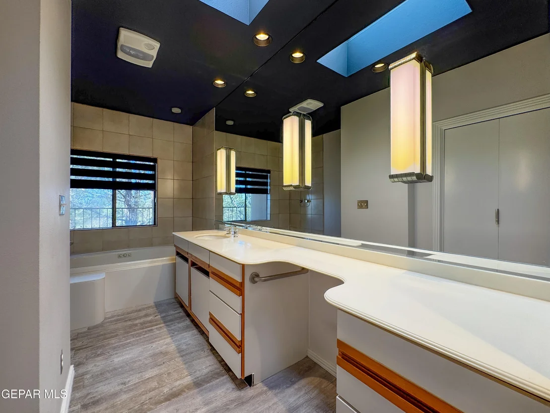 Photo of 1114 Los Jardines Circle