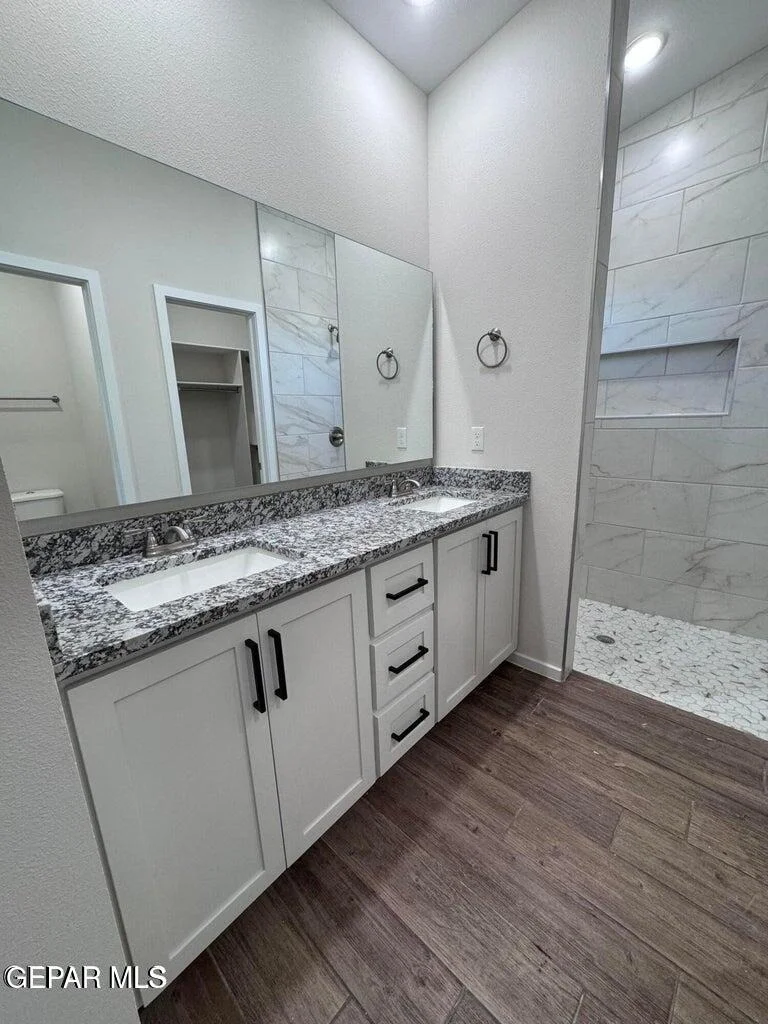 Photo of 975 Barbara Ave Avenue