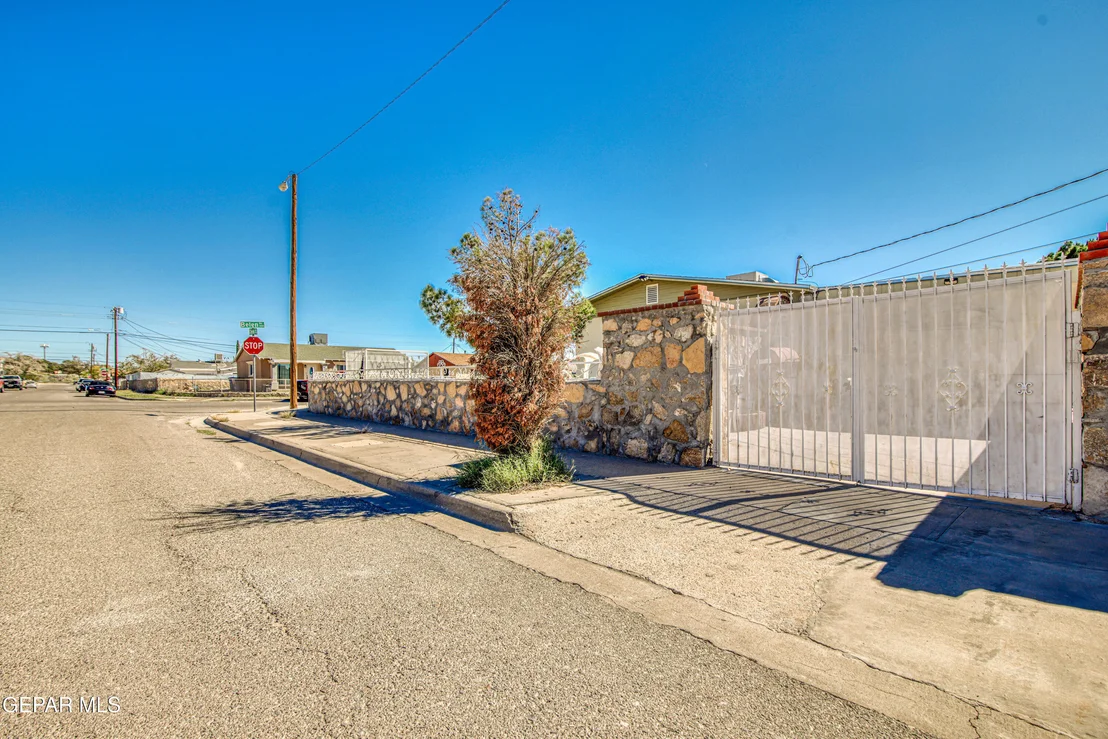 Photo of 1121 Belen Road