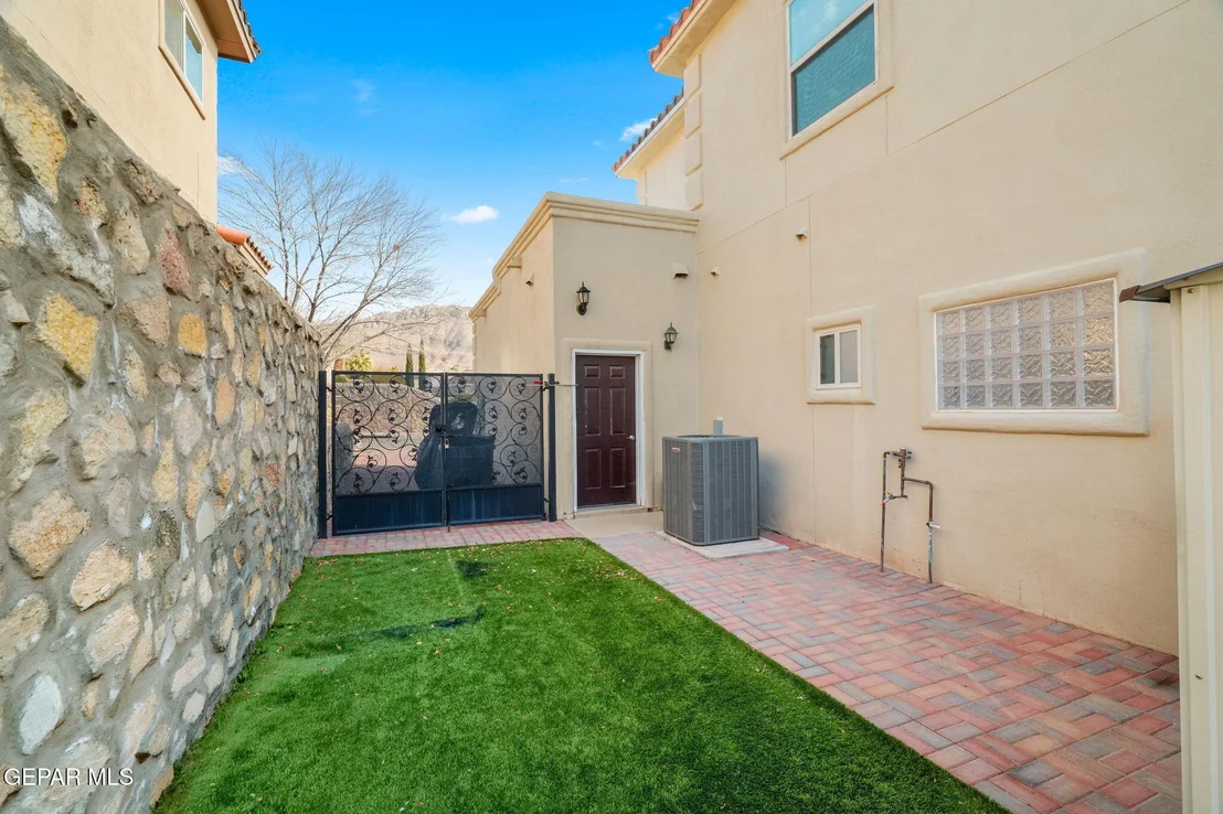 Photo of 6389 FRANKLIN TRAIL Drive