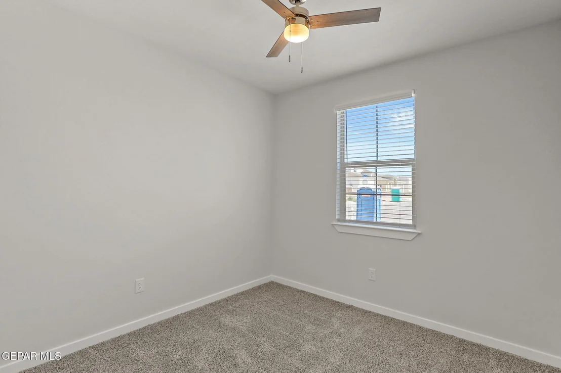 Photo of 521 OSIER Drive