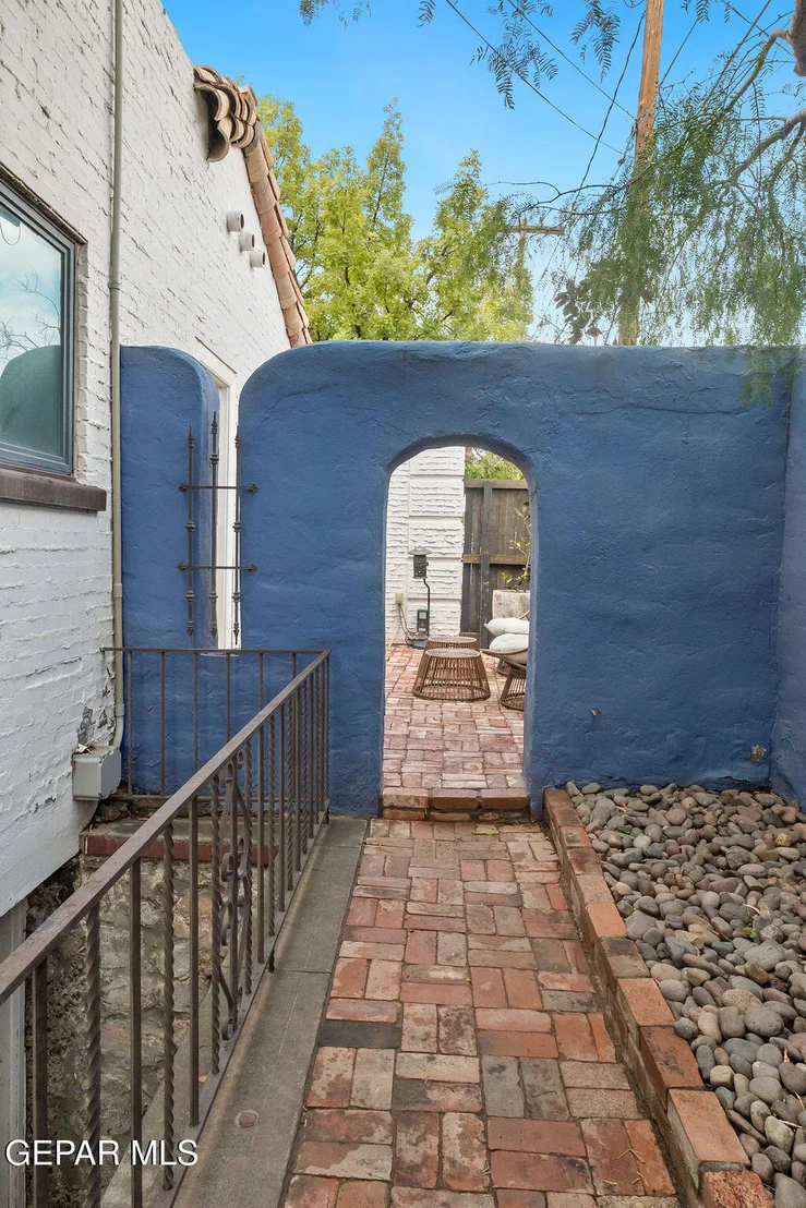 Photo of 808 BLANCHARD Avenue