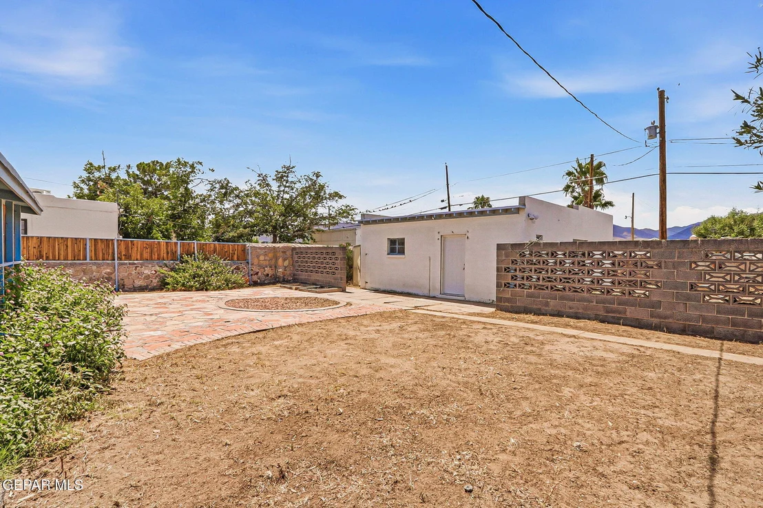 Photo of 2037 CRESCENT Circle