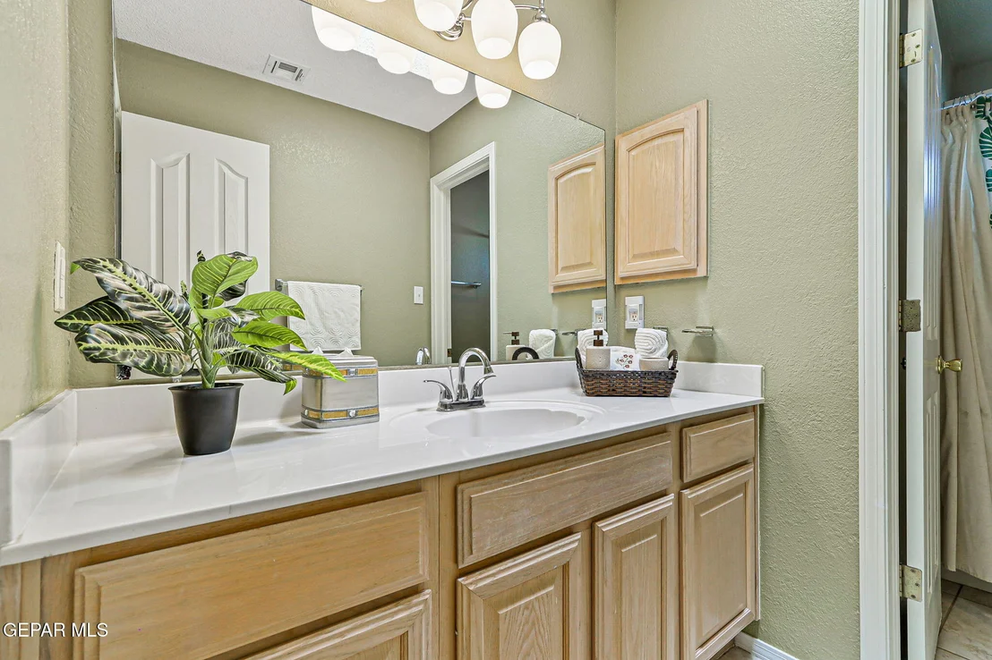Photo of 1400 Maple Ridge Way