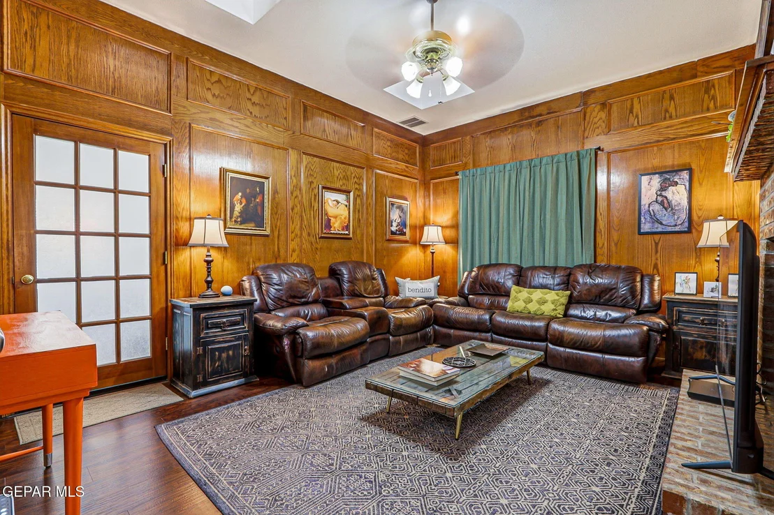 Photo of 716 Willow Glen Drive
