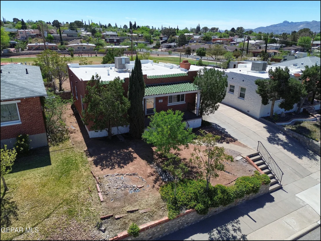 Photo of 912 MESITA Drive