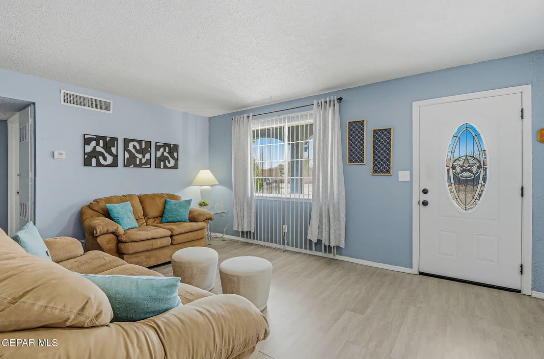 Photo of 323 VALLE SERENO Drive
