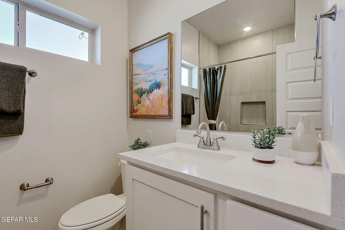 Photo of 924 Nayland Place