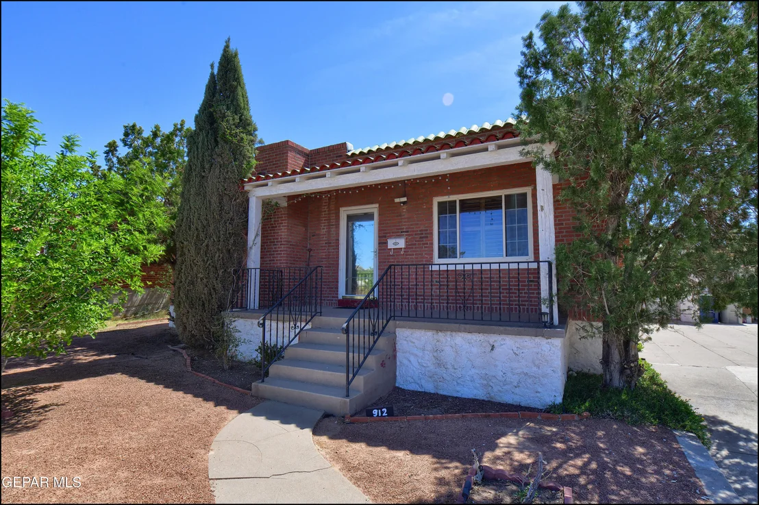 Photo of 912 MESITA Drive