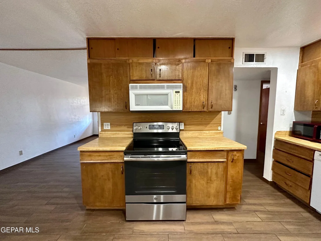 Photo of 5205 FLOWER Drive