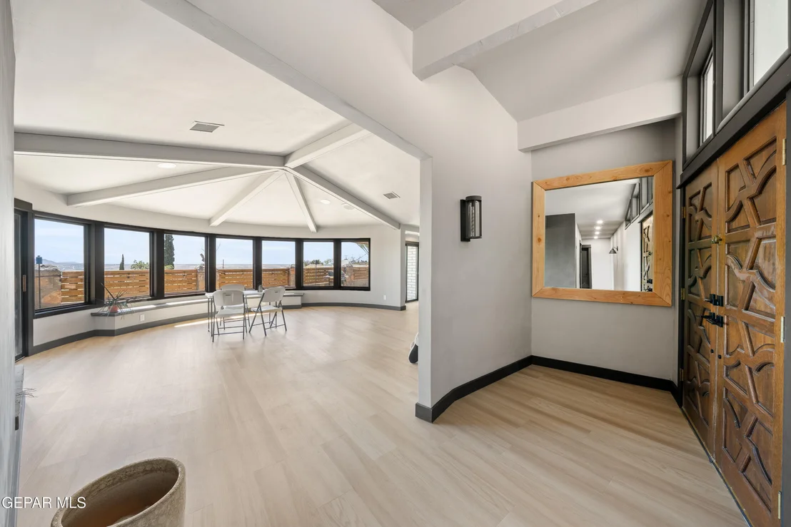 Photo of 516 N SATELLITE Drive