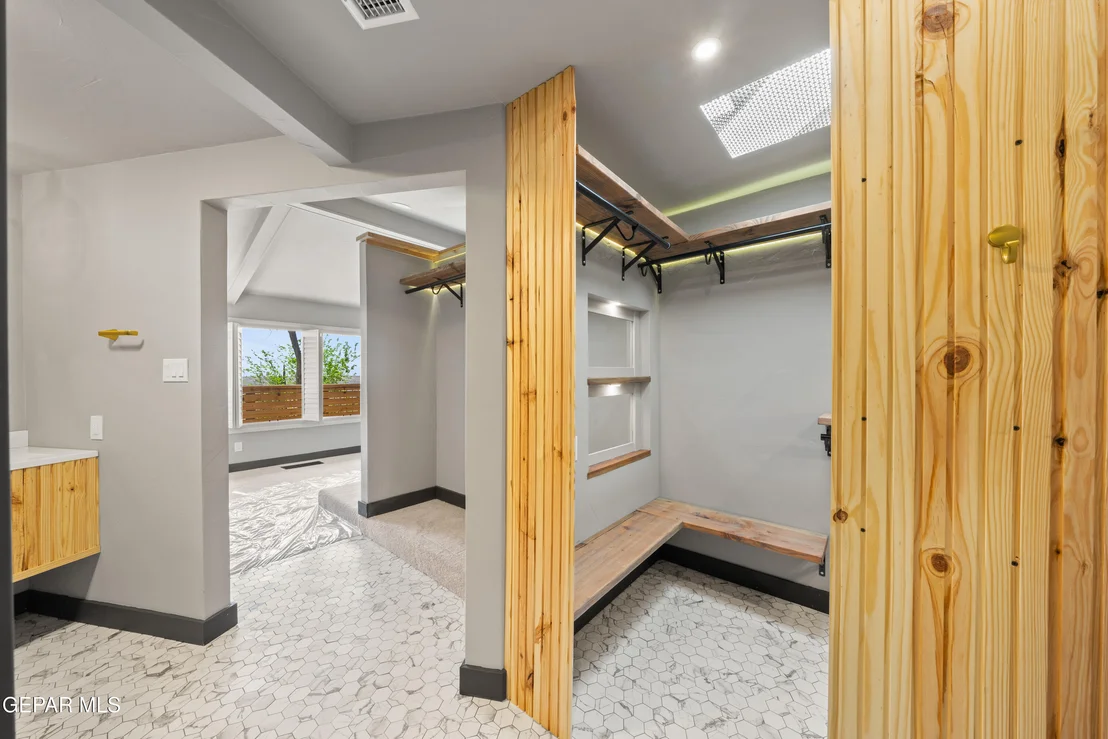 Photo of 516 N SATELLITE Drive