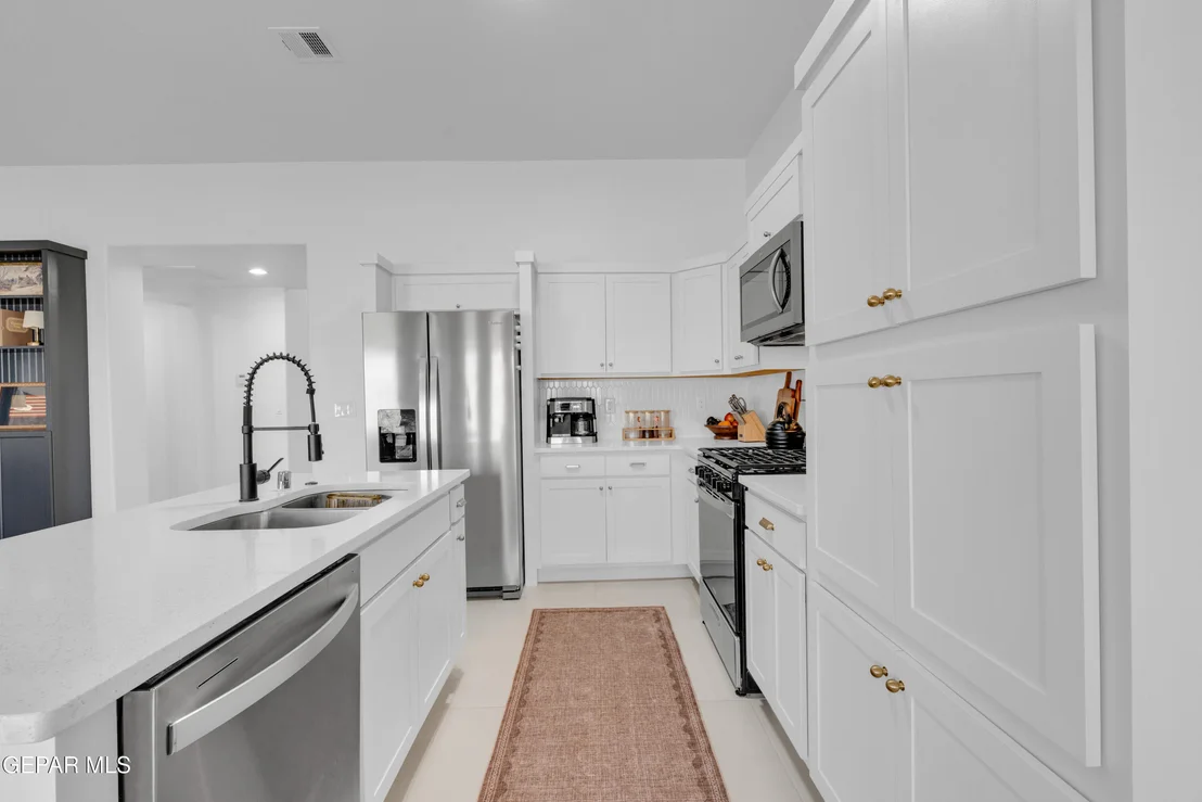 Photo of 937 SANDHURST Place