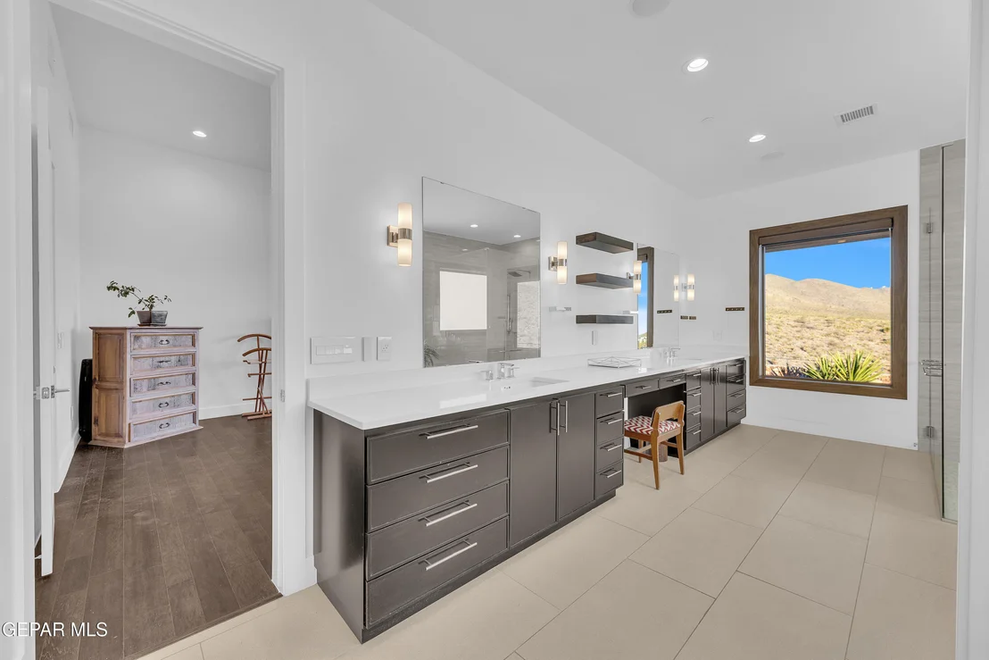 Photo of 386 ROCKY POINTE Drive