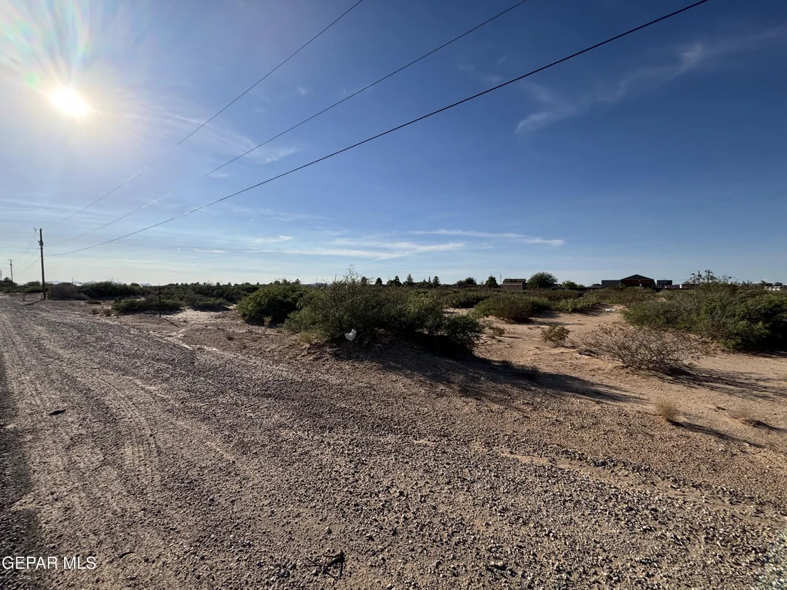 Photo of 15261 Tungsten Road