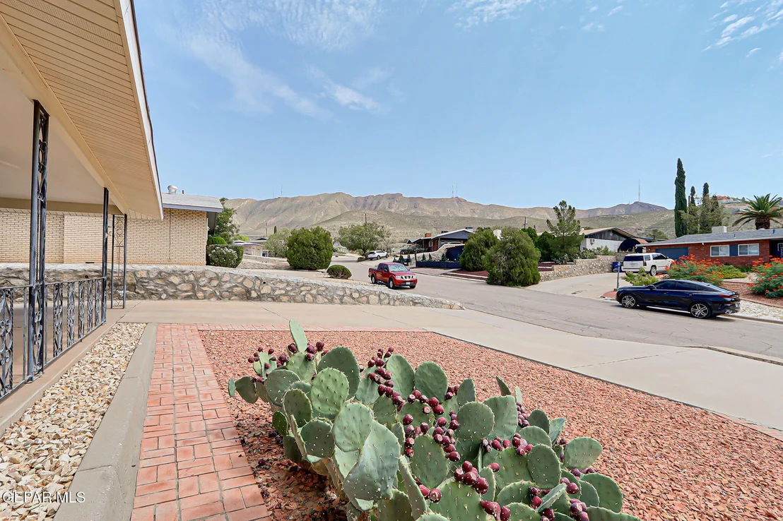 Photo of 4209 NORFOLK Lane