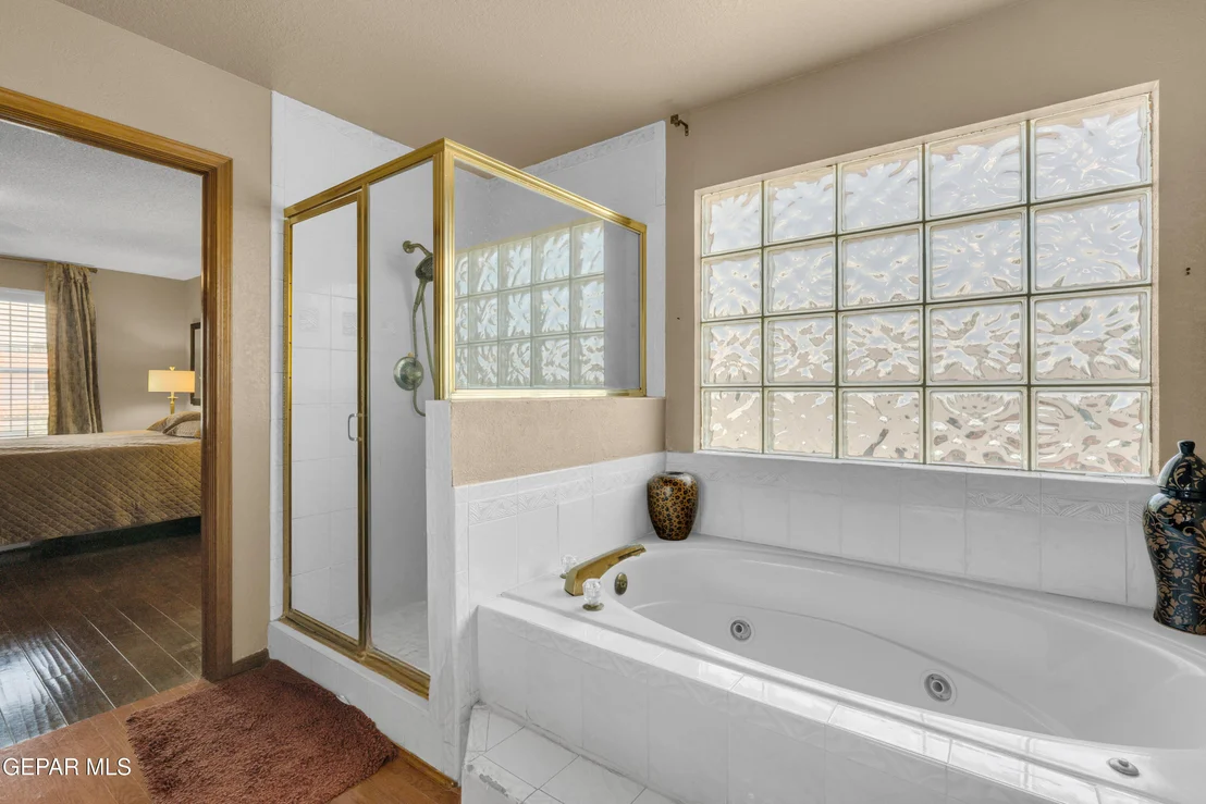 Photo of 2121 GREENLEE Drive
