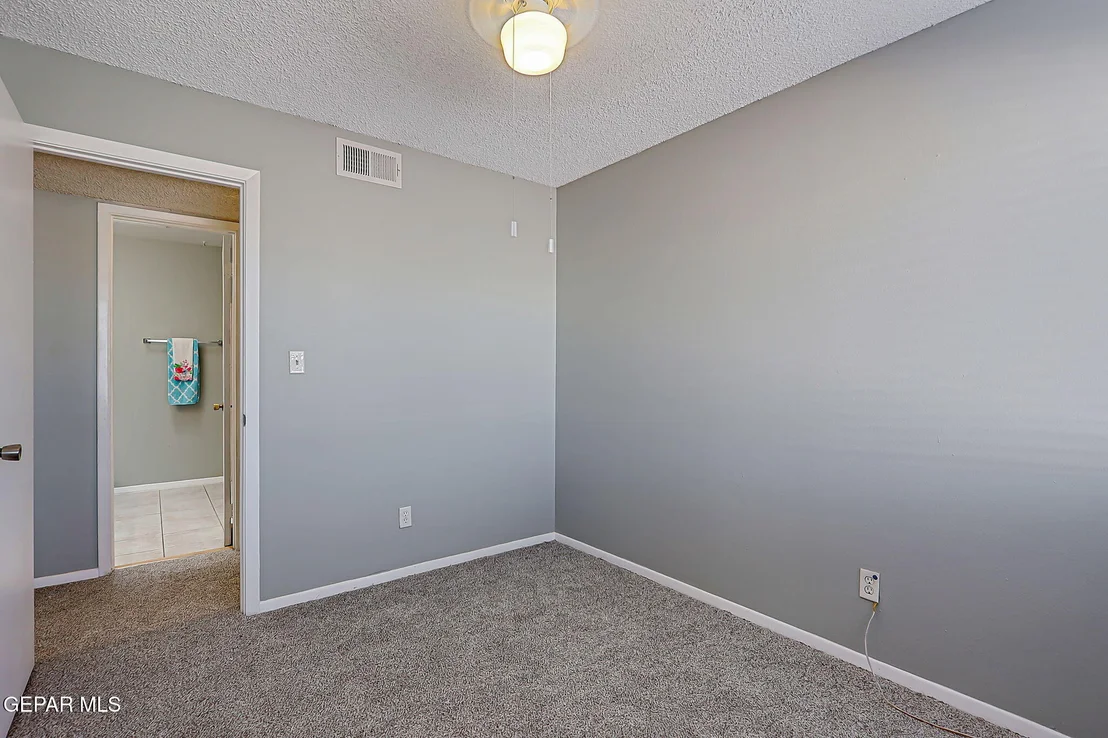Photo of 7213 CLEMENTE Avenue