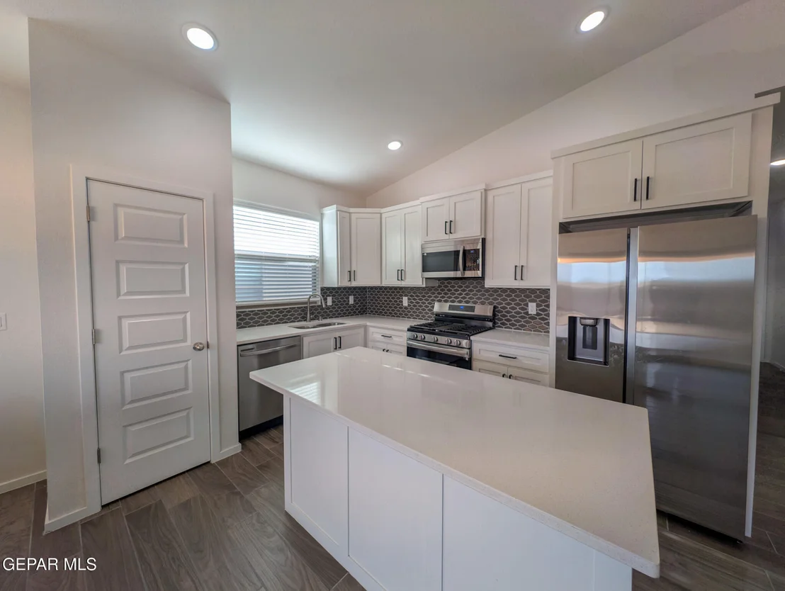 Photo of 980 Barbara Avenue