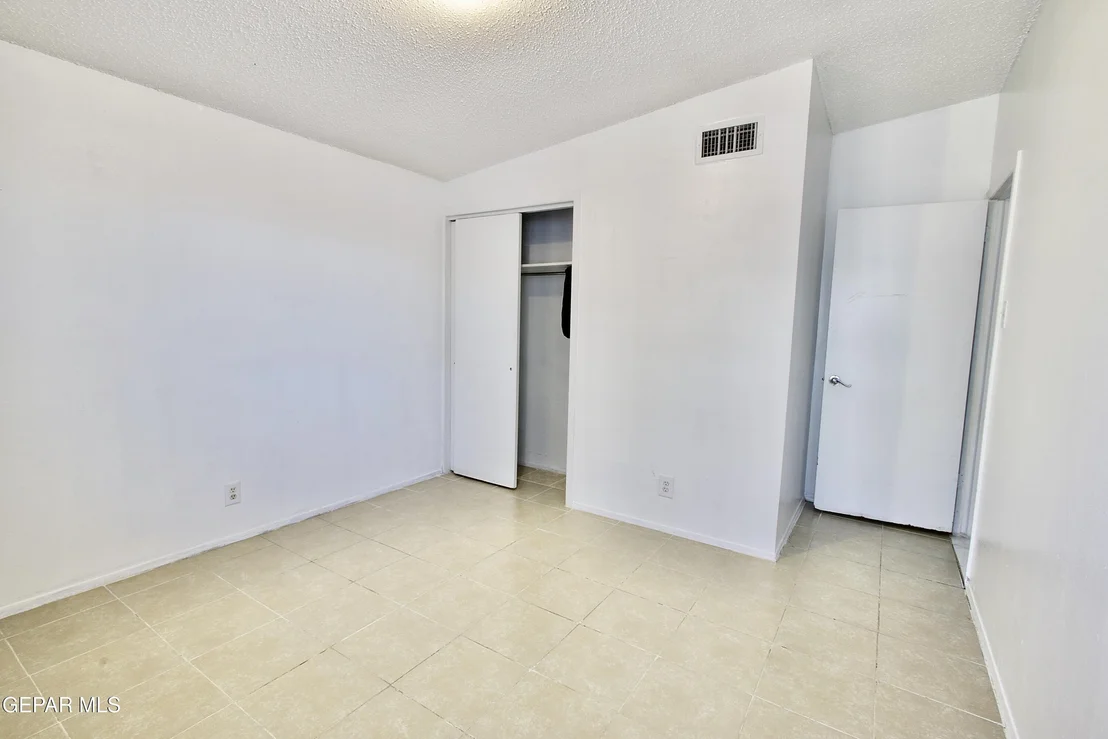 Photo of 816 MONCLOVA Lane