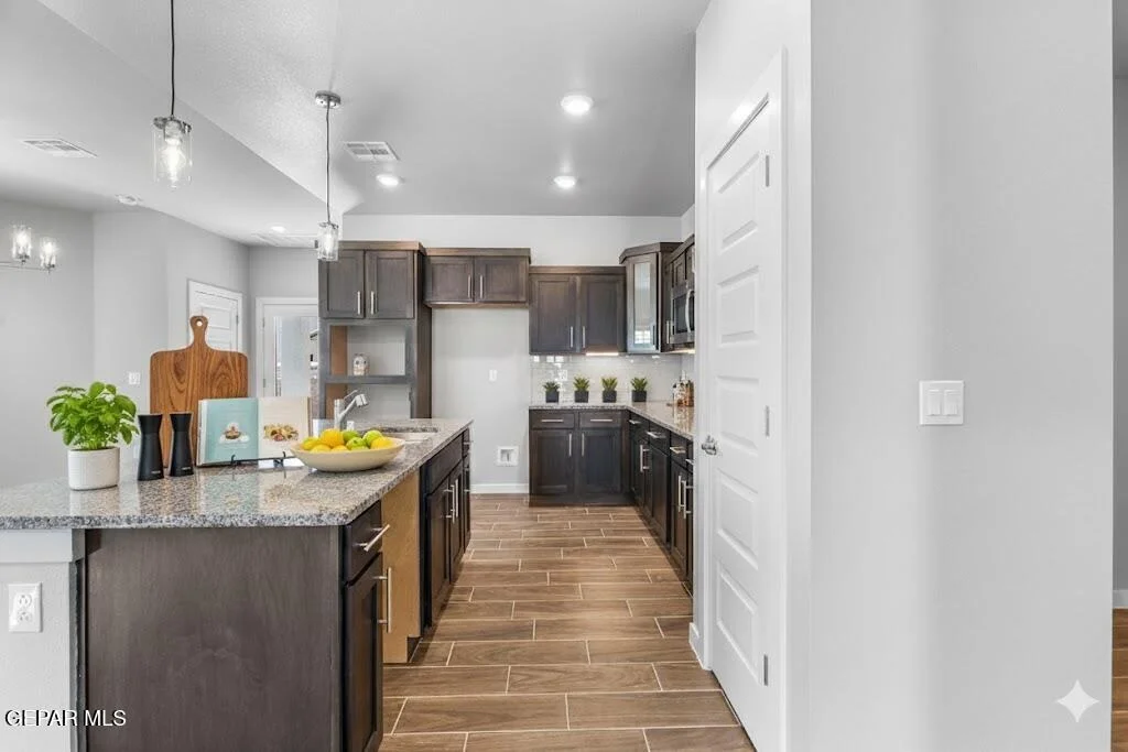 Photo of 937 Nayland Place