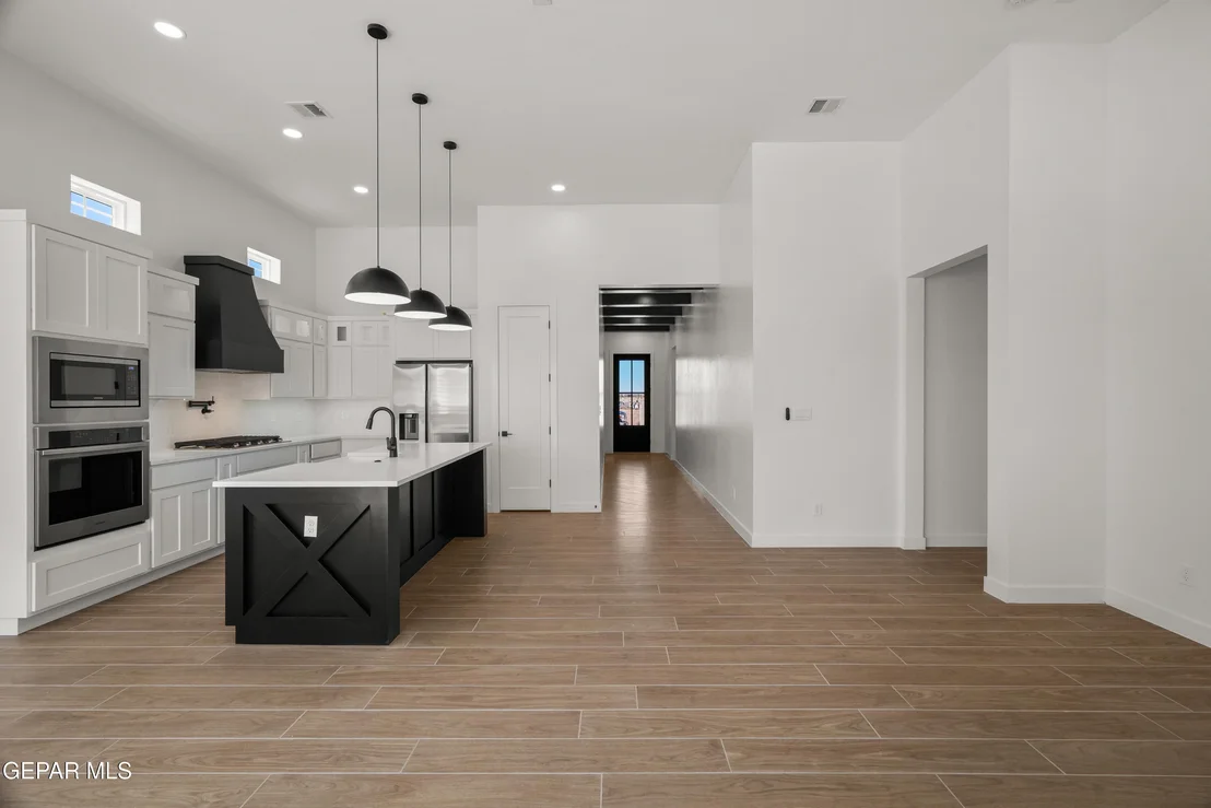 Photo of 15052 Laura Lane