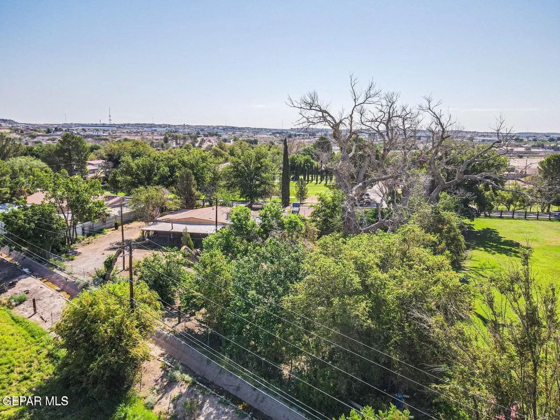 Photo of 915 Sparks Circle