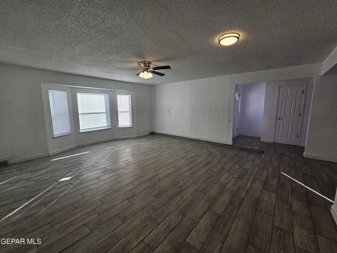 Photo of 2155 SUN MANOR Drive