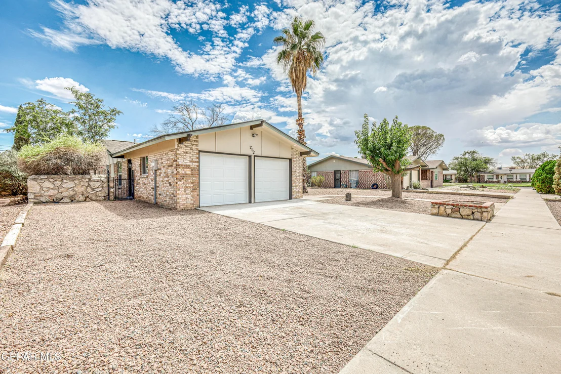 Photo of 712 CARABINAS Way