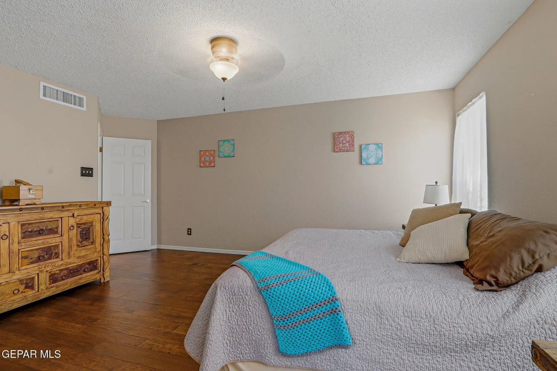 Photo of 805 BRUSSELS Way
