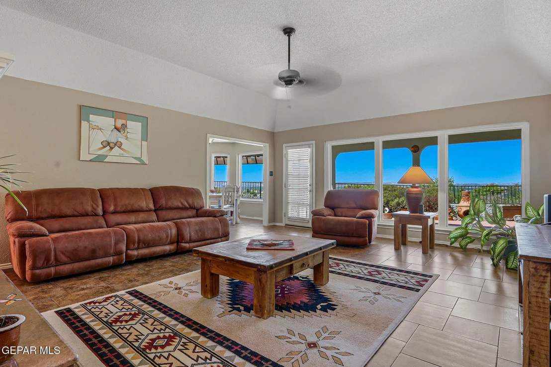 Photo of 805 BRUSSELS Way