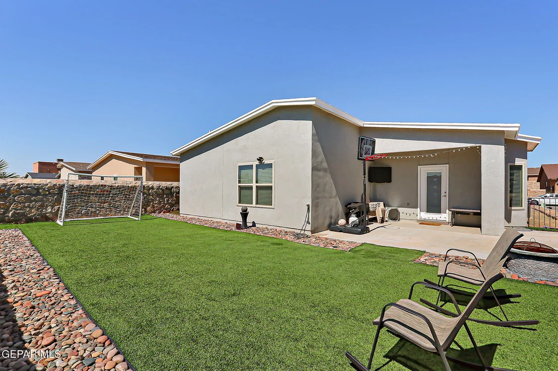 Photo of 424 STETSON Drive