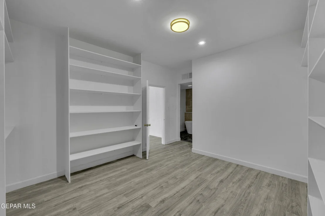 Photo of 2500 HAWLEY Circle