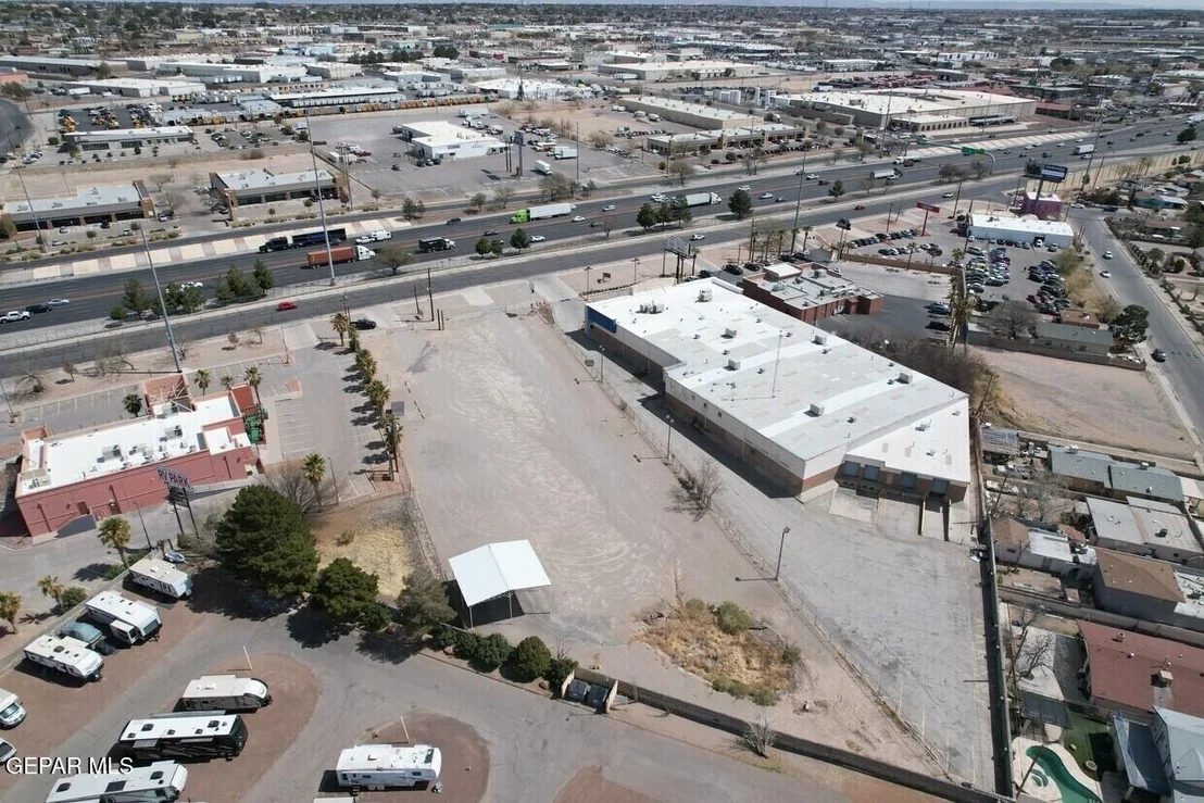 Photo of 8032 E Gateway Boulevard